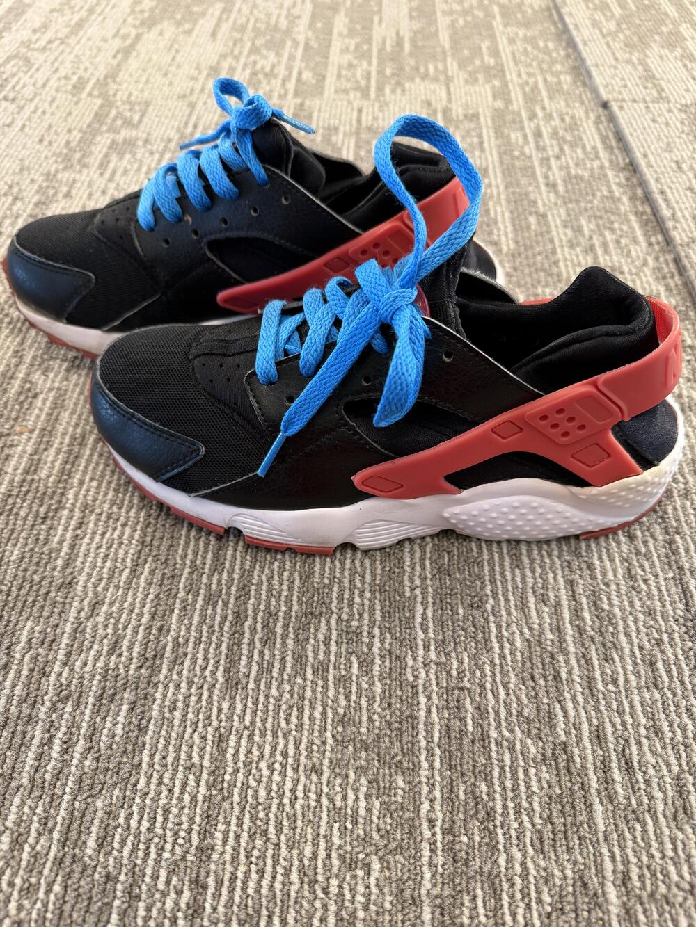 Nike Air Huarache Run Shoes Youth Size 6.5Y Black Red White GS 654280-004